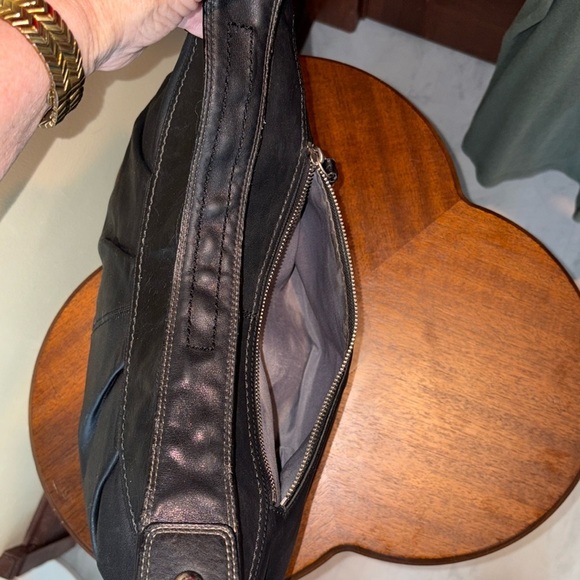 Coach SoHo pleated hobo/shoulder bag  thick leather black vintage Crescent shape - Picture 17 of 17